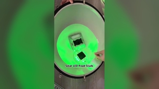 সোলার রোড স্টাড পরীক্ষা উজ্জ্বল নিরাপত্তা