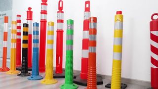 ট্রাফিক ডিলিনেটর পোস্ট আপনার রাস্তা সুরক্ষিত